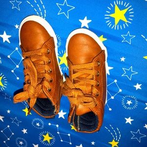 Toddler brown leather casual sneakers. CB8